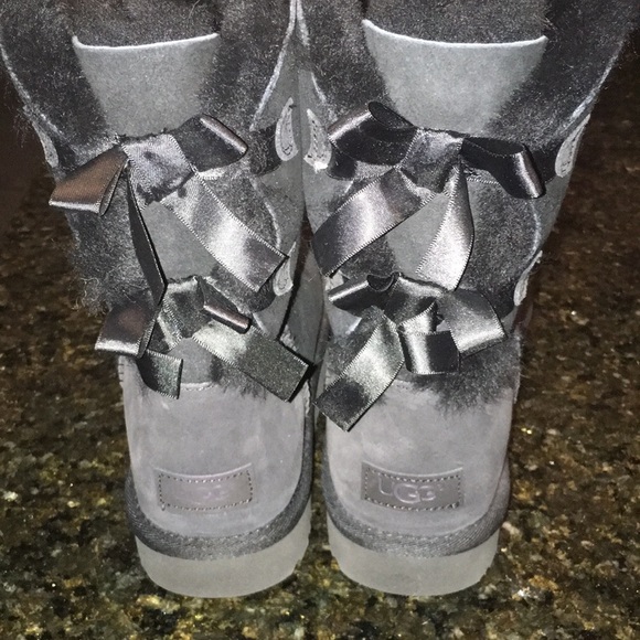 UGG Shoes - NEW UGG BAILEY BOW SHORT BOOT SIZE 9 BLACK